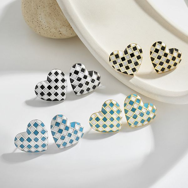 stud earrings black white enamel drip glue heart-shaped earrings female s925 sterling silver designer retro checkerboard heart-shaped stud e, Golden;silver
stud earrings black white enamel drip glue heart-shaped earrings female s925 sterling silver designer retro checkerboard heart-shaped stud e, Golden;silver