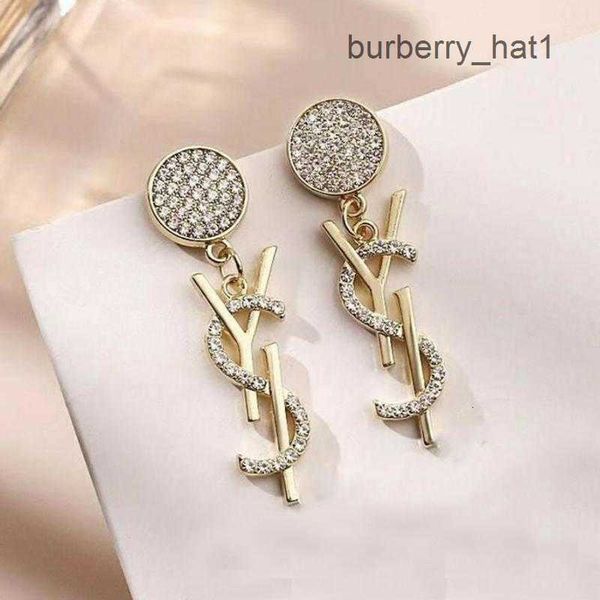 fashion women designer earrings ear stud brand 18k gold plated designers geometry letters crystal earring wedding party jewerlry classic sty, Golden;silver
fashion women designer earrings ear stud brand 18k gold plated designers geometry letters crystal earring wedding party jewerlry classic sty, Golden;silver