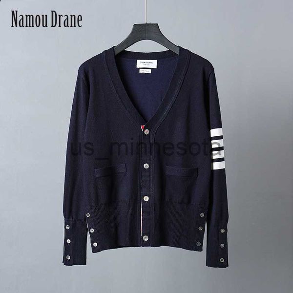 men's jackets namou drane 2022 new cardigan sweater four bars korean version of wool slim coat men and women with the same base knit j2, Black;brown
men's jackets namou drane 2022 new cardigan sweater four bars korean version of wool slim coat men and women with the same base knit j2, Black;brown