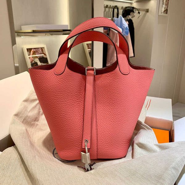 h1 new genuine leather women's bag vegetable basket hand bucket layer cow skin litchi pattern simple tassel tide
h1 new genuine leather women's bag vegetable basket hand bucket layer cow skin litchi pattern simple tassel tide