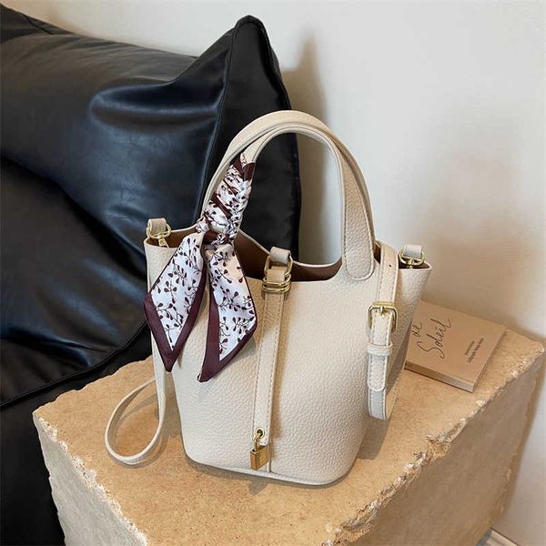 luxury h ermes vegetable basket tote bags pu fashionable and simple silk scarf handbag 2023 new large capacity diagonal with real logo
luxury h ermes vegetable basket tote bags pu fashionable and simple silk scarf handbag 2023 new large capacity diagonal with real logo