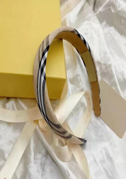 2022 bur brand classic women headbands with stripe mix colors fashion hair hoops with inner label luxury headband no box6420275, Silver
2022 bur brand classic women headbands with stripe mix colors fashion hair hoops with inner label luxury headband no box6420275, Silver