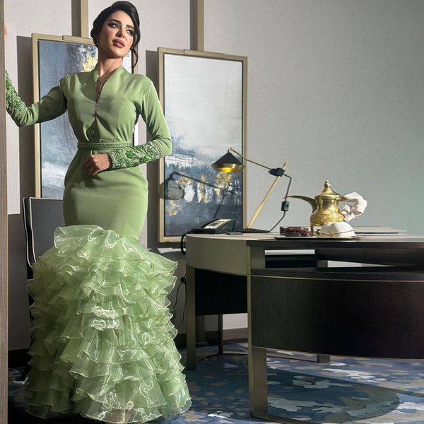 luxury green mermaid evening dresses rhinestone beads ruffles prom gown v neck long sleeve arabic dubai formal dress, Black;red
luxury green mermaid evening dresses rhinestone beads ruffles prom gown v neck long sleeve arabic dubai formal dress, Black;red