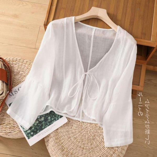 summer sunscreen t shirt art retro casual thin lace cardigan loose age reducing all matching for women, White
summer sunscreen t shirt art retro casual thin lace cardigan loose age reducing all matching for women, White