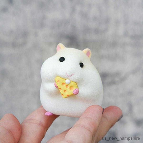 decorations accessories console cute doll interior decoration gluttonous car hamster pendant figurine r230811
decorations accessories console cute doll interior decoration gluttonous car hamster pendant figurine r230811