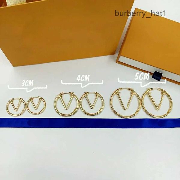 fashion designer hoop earrings 3/4/5cm classic letter 2colors gold and silver big circle simple earrings initial womens ladies jewelry earri, Golden;silver
fashion designer hoop earrings 3/4/5cm classic letter 2colors gold and silver big circle simple earrings initial womens ladies jewelry earri, Golden;silver