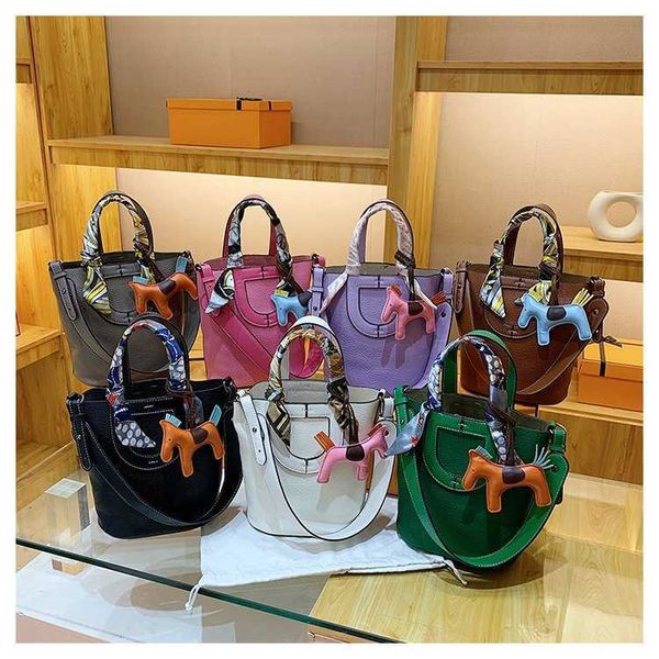 factory designer h ermes bucket bags for women online shop womens bag 2023 new creative network red pig nose vegetable basket mother water f
factory designer h ermes bucket bags for women online shop womens bag 2023 new creative network red pig nose vegetable basket mother water f
