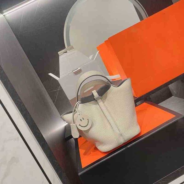 shoulder bag luxury brand simple square bucket female designer high-quality leather fashion personality omnibus vegetable basket
shoulder bag luxury brand simple square bucket female designer high-quality leather fashion personality omnibus vegetable basket
