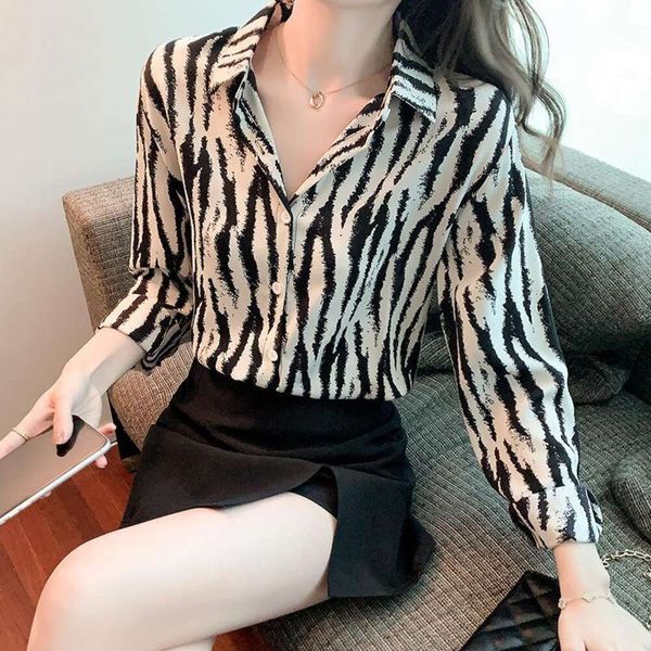 autumn korean shirt version of all matching loose printed long sleeved for women, White
autumn korean shirt version of all matching loose printed long sleeved for women, White