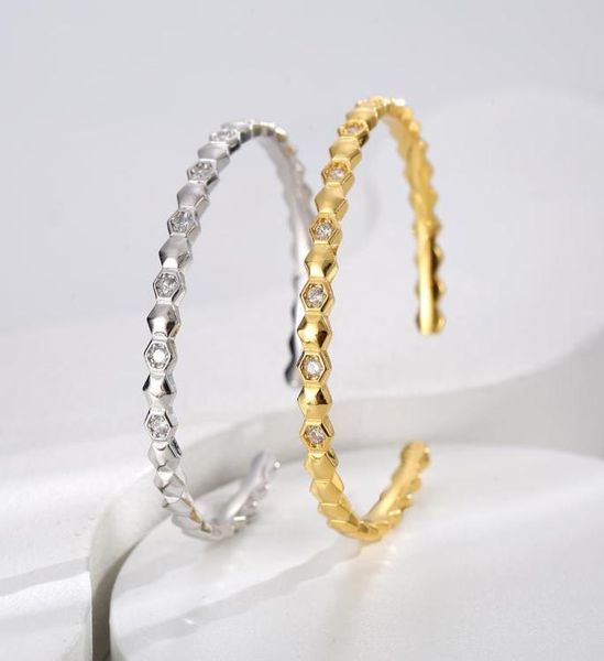 18k gold honeycomb luxury brand designer bangle bracelets for women shining crystal cz diamond open size simple classic bracelet p1851518, Black
18k gold honeycomb luxury brand designer bangle bracelets for women shining crystal cz diamond open size simple classic bracelet p1851518, Black