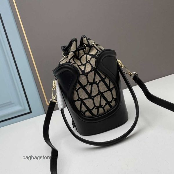 bucket designer beauty valentiino street bag high bags style lady outgoing shoulder drawstring hand handle fashion cxm2
bucket designer beauty valentiino street bag high bags style lady outgoing shoulder drawstring hand handle fashion cxm2