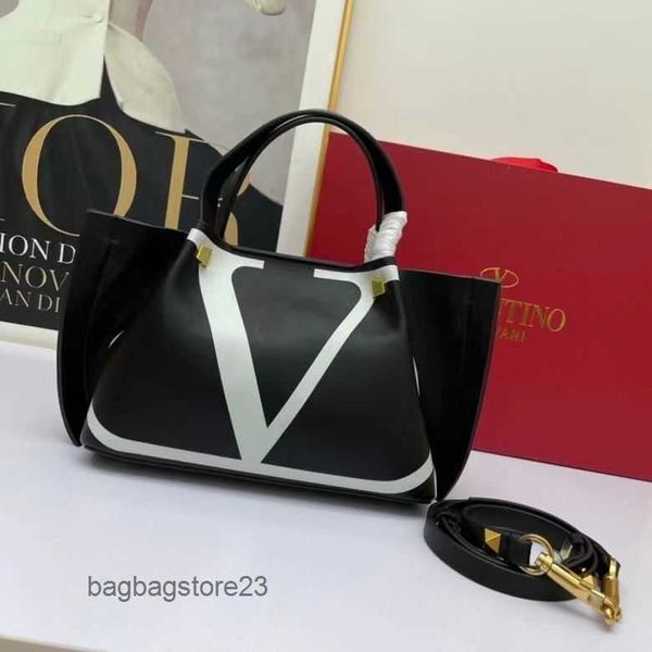 women's cowhide valentiino one bags lady versatile designer bag shoulder fashion leisure handheld large capacity crossbody tote shoppin
women's cowhide valentiino one bags lady versatile designer bag shoulder fashion leisure handheld large capacity crossbody tote shoppin