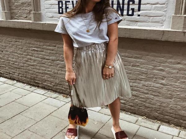 women pleated skirt 2021 fashion metallic luster sequined elastic waist jupe femme skirts4726941, Black
women pleated skirt 2021 fashion metallic luster sequined elastic waist jupe femme skirts4726941, Black