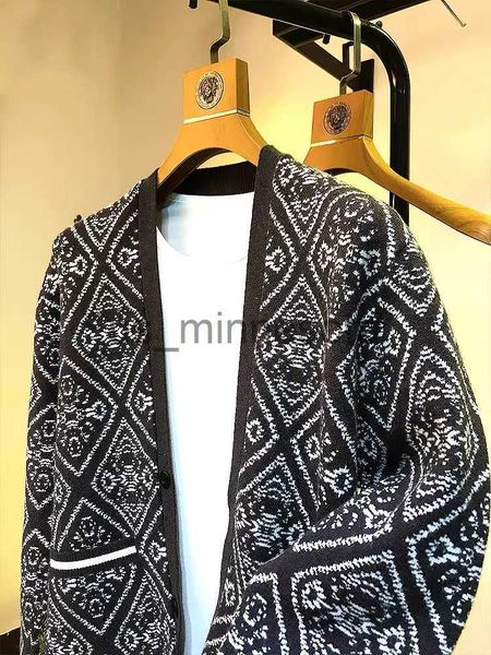 men's jackets high end vintage cashew flower knitted cardigan men's spring and autumn 2022 new fashion casual vneck men's swe, Black;brown
men's jackets high end vintage cashew flower knitted cardigan men's spring and autumn 2022 new fashion casual vneck men's swe, Black;brown