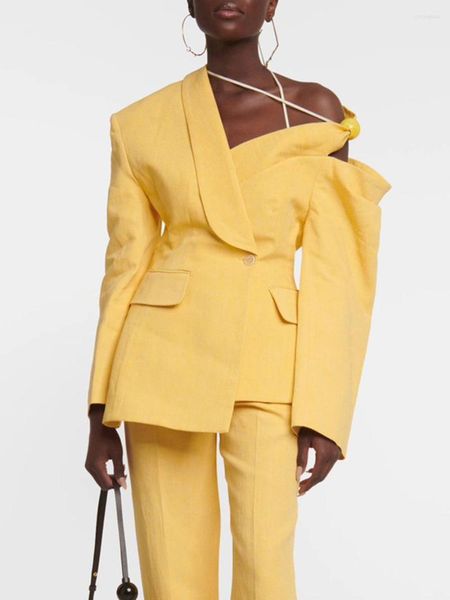women's suits 2023 autumn style off shoulder design asymmetrical waist slimming suit fashion strap blazer, White;black
women's suits 2023 autumn style off shoulder design asymmetrical waist slimming suit fashion strap blazer, White;black
