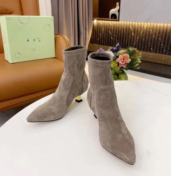 casual shoes designer the iconic boots of the mid tube elastic boot provides a classic look, Black
casual shoes designer the iconic boots of the mid tube elastic boot provides a classic look, Black