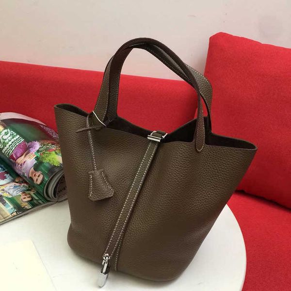 a designer tote bag her mas handbag bags vegetable basket picotin lock female genuine leather brand fashion quality large capacity bucket
a designer tote bag her mas handbag bags vegetable basket picotin lock female genuine leather brand fashion quality large capacity bucket