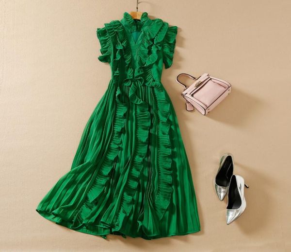 european and american women039s wear spring 2022 new short sleeves standing collar ear edge fashionable pleated slim dress2974476, Black;gray
european and american women039s wear spring 2022 new short sleeves standing collar ear edge fashionable pleated slim dress2974476, Black;gray