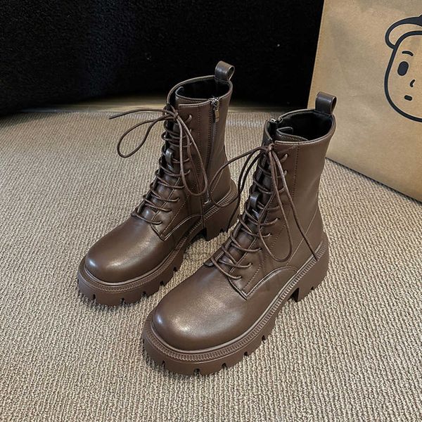 2023 autumn and winter new fashion british style round head lace up short barrel high handsome motorcycle martin boots 230811, Black
2023 autumn and winter new fashion british style round head lace up short barrel high handsome motorcycle martin boots 230811, Black
