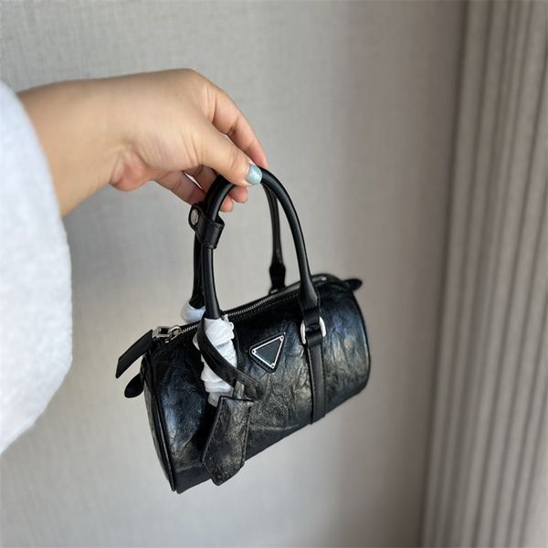 evening bags designer cross-body shoulder bags genuine leather small pillow bags with soft pleated design
evening bags designer cross-body shoulder bags genuine leather small pillow bags with soft pleated design