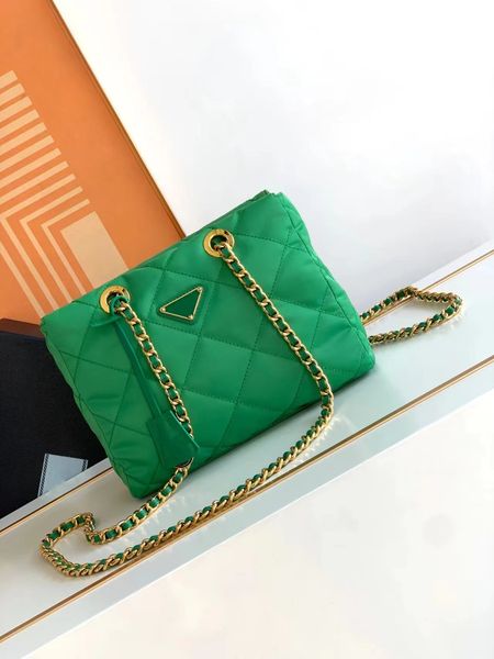 new women's chain bag diamond plaid crossbody bag pure handmade nylon design imported black gold chain simple and magnificent shoulder
new women's chain bag diamond plaid crossbody bag pure handmade nylon design imported black gold chain simple and magnificent shoulder