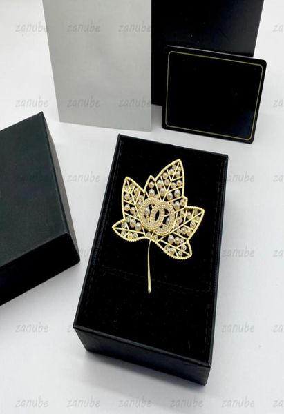 luxury brooche pins designer jewelry fashion diamond pin for women 18k gold inlay pearl brooch charming men christmas bracelet 3582970, Gray
luxury brooche pins designer jewelry fashion diamond pin for women 18k gold inlay pearl brooch charming men christmas bracelet 3582970, Gray