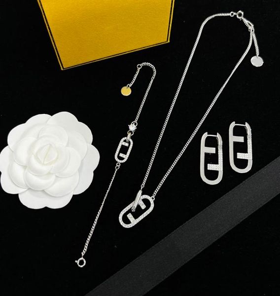 women jewelry designer hoops earring silver pendants necklaces letter luxurys designers party accessories woman love bracelets ear7969223
women jewelry designer hoops earring silver pendants necklaces letter luxurys designers party accessories woman love bracelets ear7969223