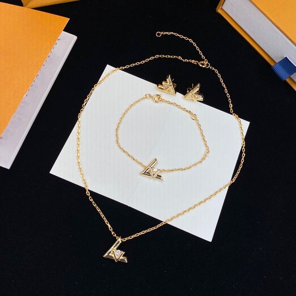 never fading 18k gold plated luxury brand designer diamond pendants necklaces bracelet earrings stainless steel choker jewelry sets accessor, Silver
never fading 18k gold plated luxury brand designer diamond pendants necklaces bracelet earrings stainless steel choker jewelry sets accessor, Silver