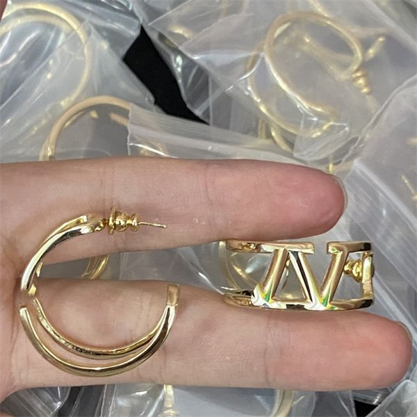 letter v earring logo valentinolies stud earing women hoop designer luxury jewelry woman v logo crystal earrings 13323, Golden;silver
letter v earring logo valentinolies stud earing women hoop designer luxury jewelry woman v logo crystal earrings 13323, Golden;silver