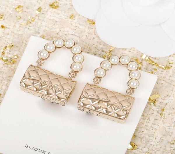 2021 new brand fashion jewelry for women jelly bag design earrings party pearls bag earrings c name stamp crush bag earrings3091955906669, Golden
2021 new brand fashion jewelry for women jelly bag design earrings party pearls bag earrings c name stamp crush bag earrings3091955906669, Golden