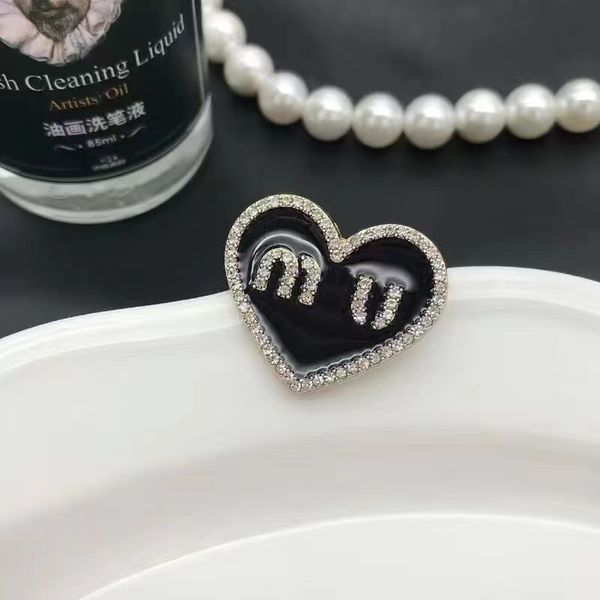 peach heart miu brooch new love diamond brooch minimalist temperament style girl style jacket paired with women, Golden;silver
peach heart miu brooch new love diamond brooch minimalist temperament style girl style jacket paired with women, Golden;silver