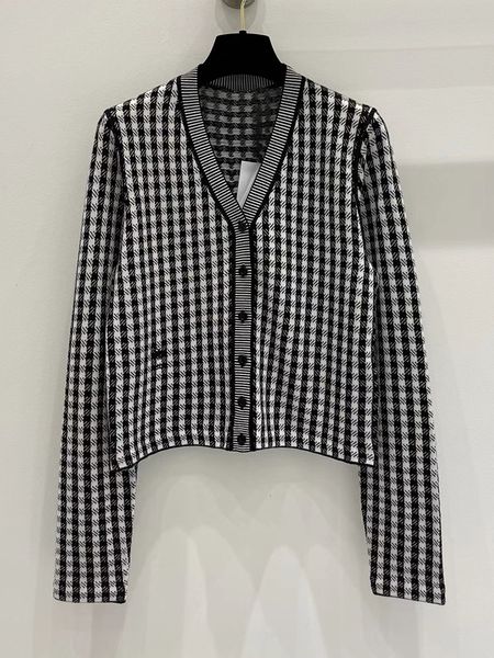 womens sweaters designer vintage thousand bird check cashmere vneck knit cardigan womens fashion luxury sweater for autumn and winter 230811, White;black
womens sweaters designer vintage thousand bird check cashmere vneck knit cardigan womens fashion luxury sweater for autumn and winter 230811, White;black