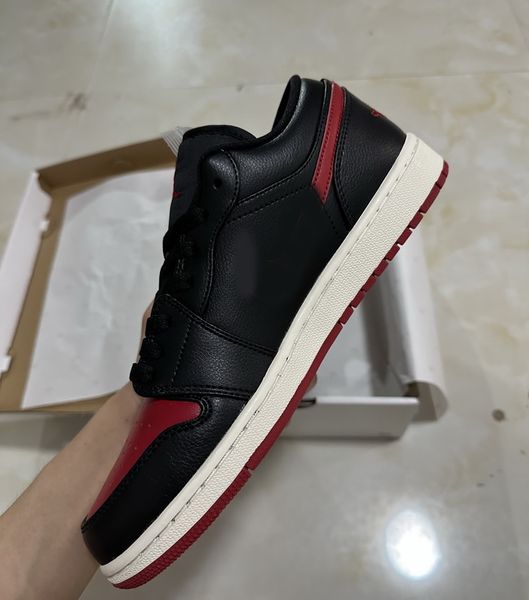 new low 1 basketball shoes 1s bred sail gym red dc0774-061 mens womens designer shoe sports sneakers original quality with box size eu36-46, Red;white
new low 1 basketball shoes 1s bred sail gym red dc0774-061 mens womens designer shoe sports sneakers original quality with box size eu36-46, Red;white