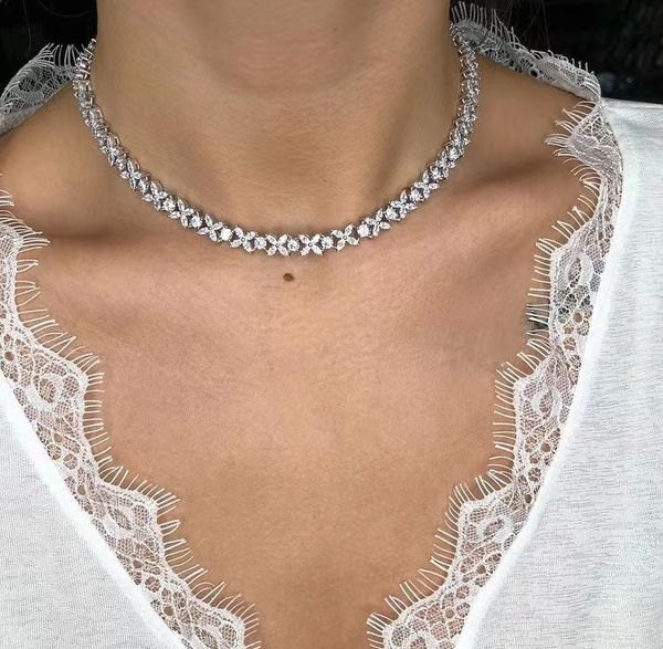 2023 lovely cute pendant necklaces crystal flowers thick stainless steel chain design women necklace with dust bag and box, Silver
2023 lovely cute pendant necklaces crystal flowers thick stainless steel chain design women necklace with dust bag and box, Silver