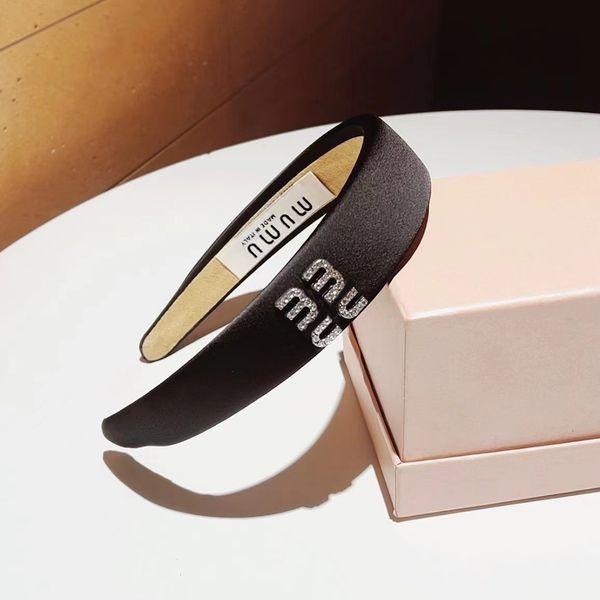 high beauty miu double letter rhinestone hair band versatile sponge high head hair clip wide edge luxury simple hair accessories, Silver
high beauty miu double letter rhinestone hair band versatile sponge high head hair clip wide edge luxury simple hair accessories, Silver