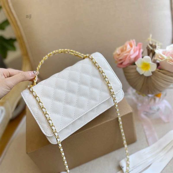 2022 luxury handbags shoulder bag woman hollow handle chain card holder fashion designers handbag genuine leather dinner quilt lady messenge
2022 luxury handbags shoulder bag woman hollow handle chain card holder fashion designers handbag genuine leather dinner quilt lady messenge