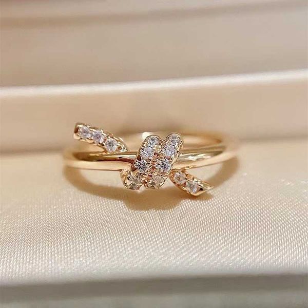 trendy double t knot ring for female niche design 18k rose gold fashionable and personalized women tiffay white fritillaria index finger hig, Golden;silver
trendy double t knot ring for female niche design 18k rose gold fashionable and personalized women tiffay white fritillaria index finger hig, Golden;silver