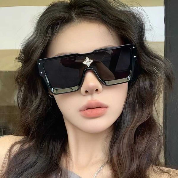 celebrity same style men 2023 new large frame trend sunglasses for women advanced sense fashion glasses, White;black
celebrity same style men 2023 new large frame trend sunglasses for women advanced sense fashion glasses, White;black