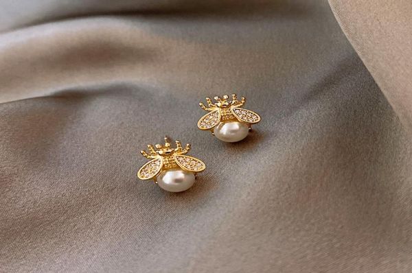 2021 new trendy simple and luxurious pearl earring charm lady design sense bee insect earrings jewelry for women girls party weddi4753770, Golden
2021 new trendy simple and luxurious pearl earring charm lady design sense bee insect earrings jewelry for women girls party weddi4753770, Golden