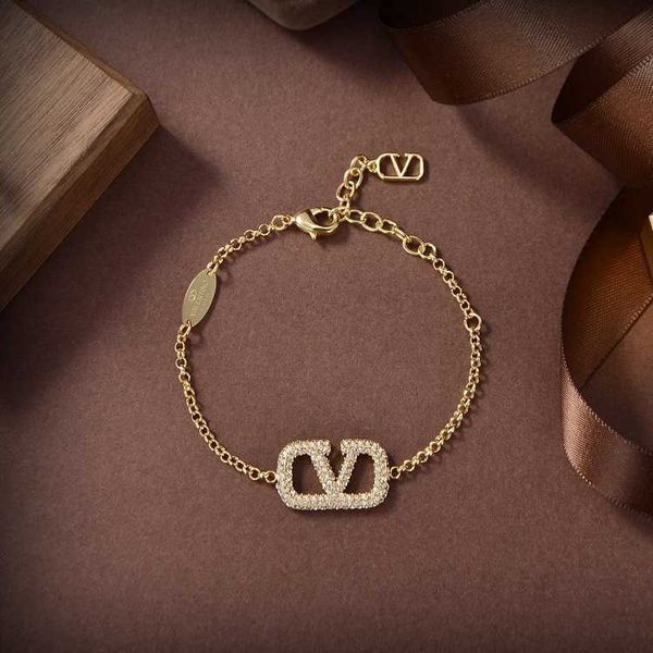 ring accessories diamond luxury designer necklace flowers clover bangle women 2022 v letter full water crossing gold bracelet made of brass, Silver
ring accessories diamond luxury designer necklace flowers clover bangle women 2022 v letter full water crossing gold bracelet made of brass, Silver