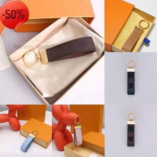 keychains lanyards 2023 designer keychain key chain buckle lovers handmade leather keyring pendant accessories 5 color dust bag 968ess, Silver
keychains lanyards 2023 designer keychain key chain buckle lovers handmade leather keyring pendant accessories 5 color dust bag 968ess, Silver
