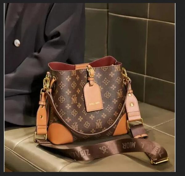 brand luxury design vintage bucket bag women's fashion retro style one shoulder crossbody bags printed color handbag, Red;black
brand luxury design vintage bucket bag women's fashion retro style one shoulder crossbody bags printed color handbag, Red;black