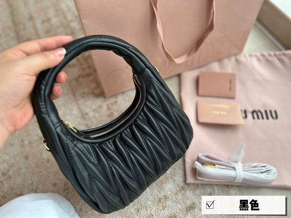 designer bag shoulder bag luxury handbag crossbody womens warm and sweet full of enthusiasm latest fashion
designer bag shoulder bag luxury handbag crossbody womens warm and sweet full of enthusiasm latest fashion