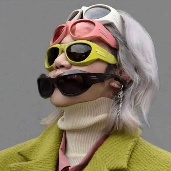 new millennium y2k futuristic punk hip hop spicy girls sunglasses for men and women, White;black
new millennium y2k futuristic punk hip hop spicy girls sunglasses for men and women, White;black