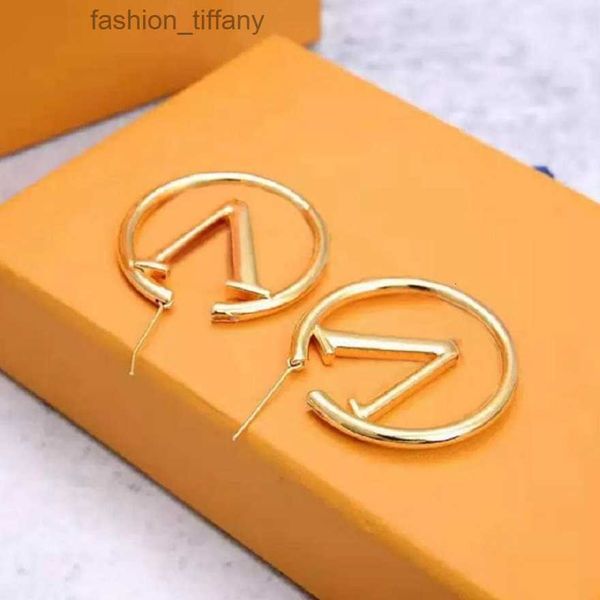 womens hoops earrings for women stud fashion big circle simple earring jewelry luxurys designer earings letter earring, Golden;silver
womens hoops earrings for women stud fashion big circle simple earring jewelry luxurys designer earings letter earring, Golden;silver