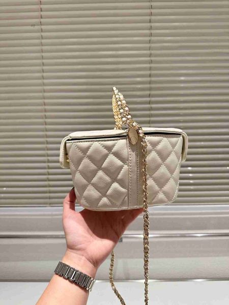 2023 new dinner bag classic designer premium handle design women's handbag makeup chain strap single shoulder crossbody
2023 new dinner bag classic designer premium handle design women's handbag makeup chain strap single shoulder crossbody