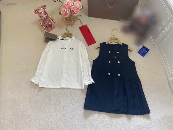 luxury designer tracksuits fashion girl autumn set size 90-140 cm 2pcs petal cuffs white shirt and double breasted sleeveless dress
luxury designer tracksuits fashion girl autumn set size 90-140 cm 2pcs petal cuffs white shirt and double breasted sleeveless dress