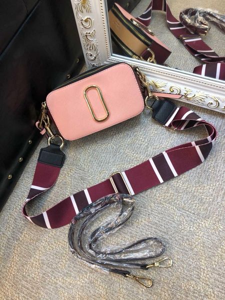 luxury designer handbag women's tote shoulder purse simple multi-purpose metal camera bag leather mailman bag a variety of colorful bag
luxury designer handbag women's tote shoulder purse simple multi-purpose metal camera bag leather mailman bag a variety of colorful bag