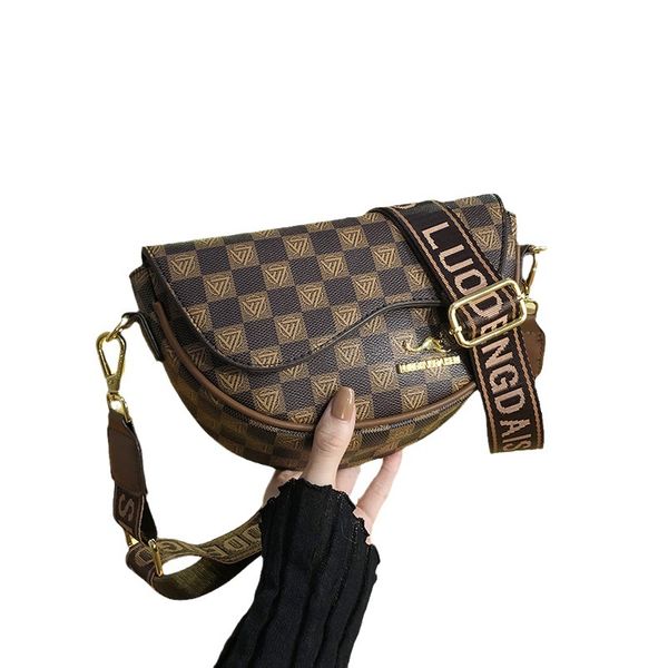 new minimalist and fashionable european and american retro chessboard plaid single shoulder crossbody dumplings
new minimalist and fashionable european and american retro chessboard plaid single shoulder crossbody dumplings