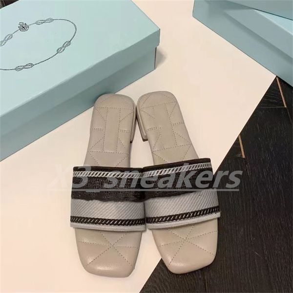 luxurys designer shoe women slides candy slippers womans home flip flops casual sandals summer leather flat slide rubber sole classic slider
luxurys designer shoe women slides candy slippers womans home flip flops casual sandals summer leather flat slide rubber sole classic slider